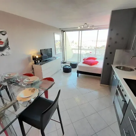 Village Naturiste Pepperoni Apartment *